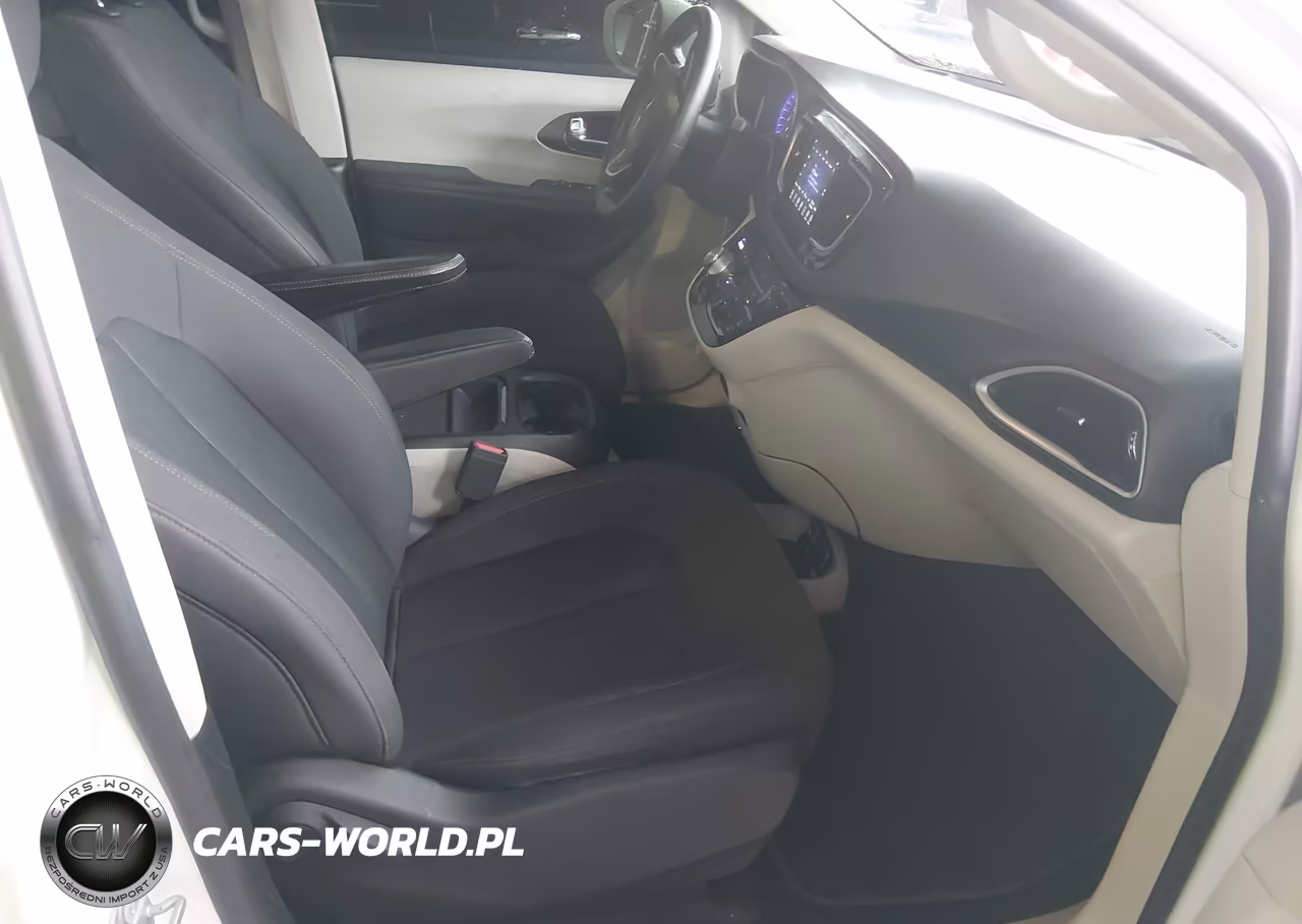 2019 Chrysler Pacifica Touring Plus VIN:2C4RC1FGXKR714767 - 5
