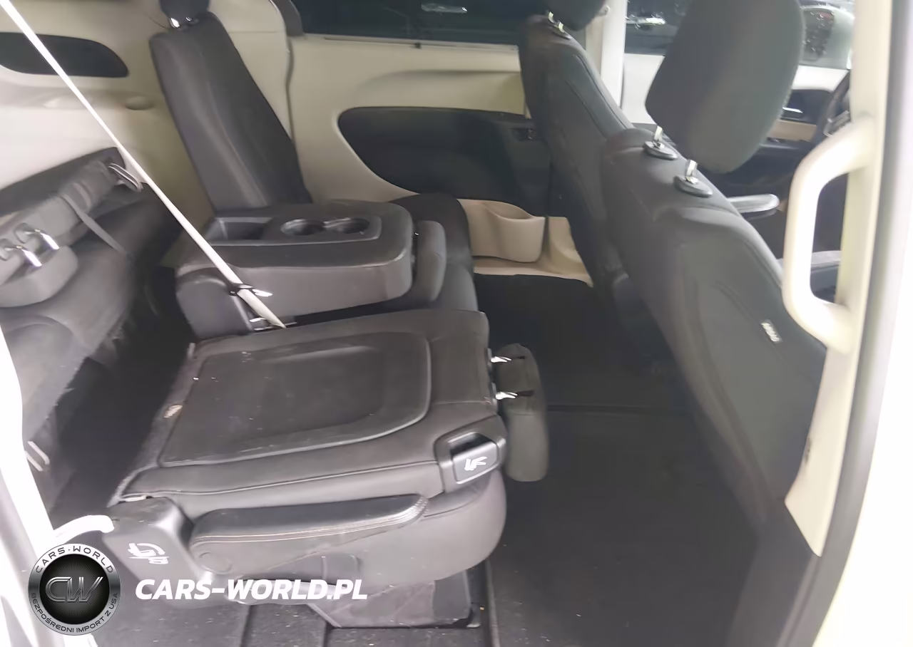 2019 Chrysler Pacifica Touring Plus VIN:2C4RC1FGXKR714767 - 8