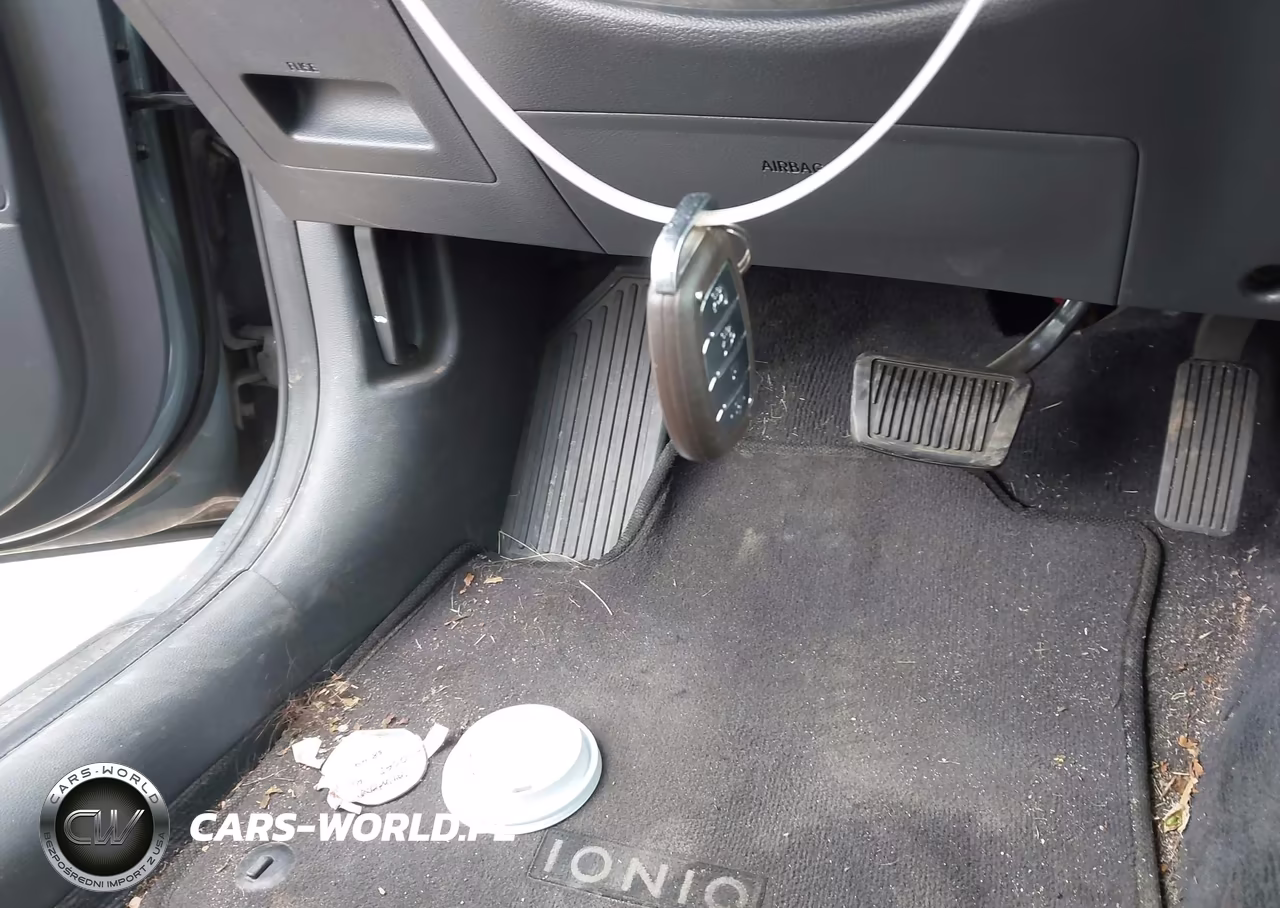 2020 Hyundai Ioniq Electric Limited VIN:KMHC85LJ8LU062083 - 11