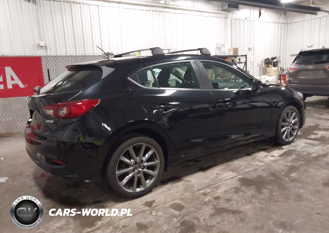 2018 Mazda Mazda3 Touring VIN:3MZBN1L31JM207496 - 4