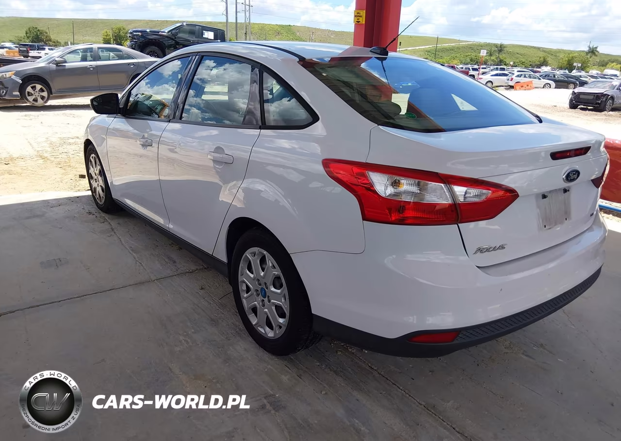 2012 Ford Focus Se VIN:1FAHP3F25CL187284 - 3
