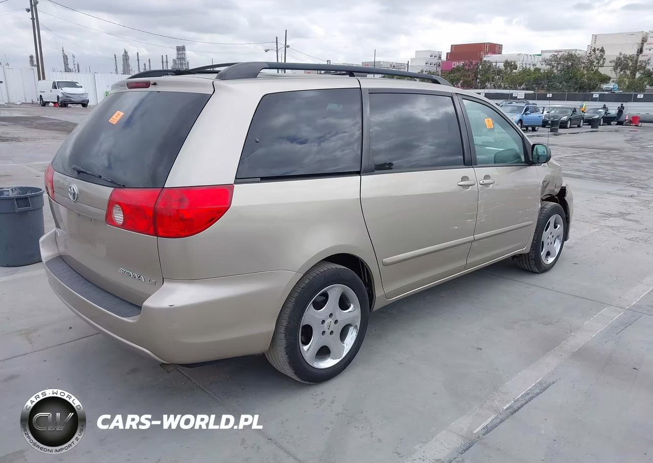 2010 Toyota Sienna Le VIN:5TDKK4CC3AS319407 - 4