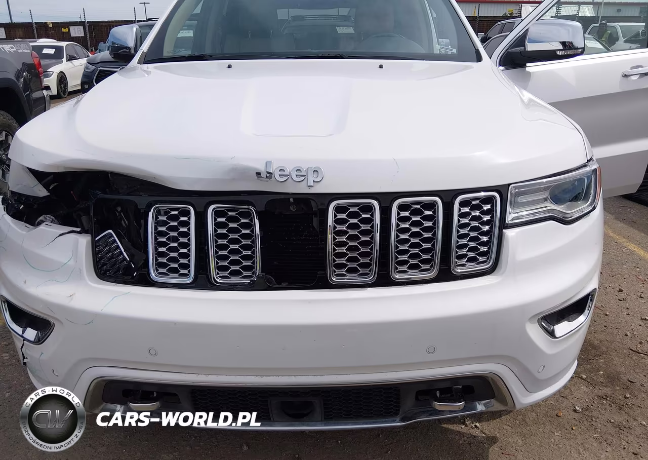 2018 Jeep Grand Cherokee Overland 4X4 VIN:1C4RJFCG6JC230965 - 18