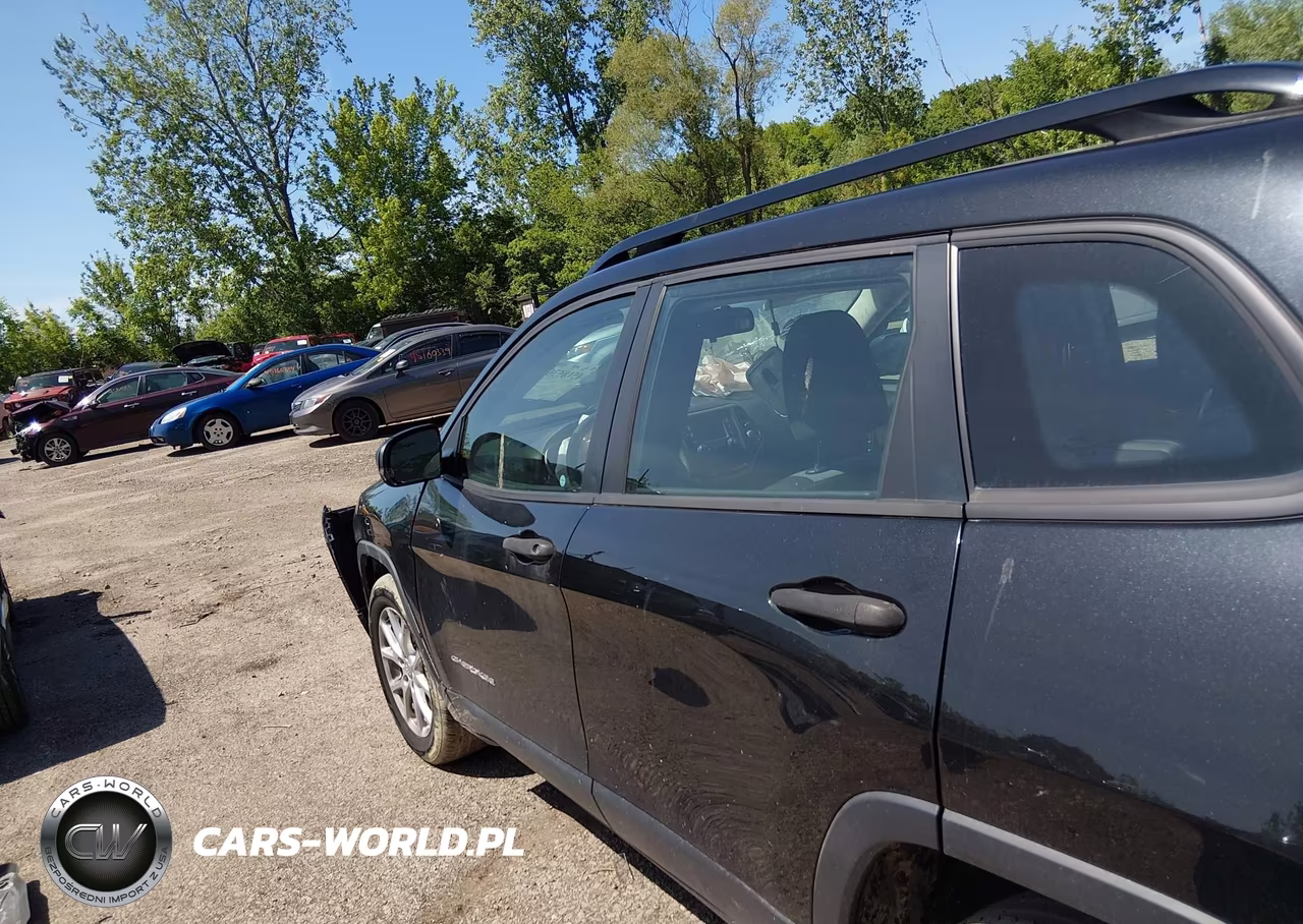 2015 Jeep Cherokee Sport VIN:1C4PJLAB4FW760564 - 14