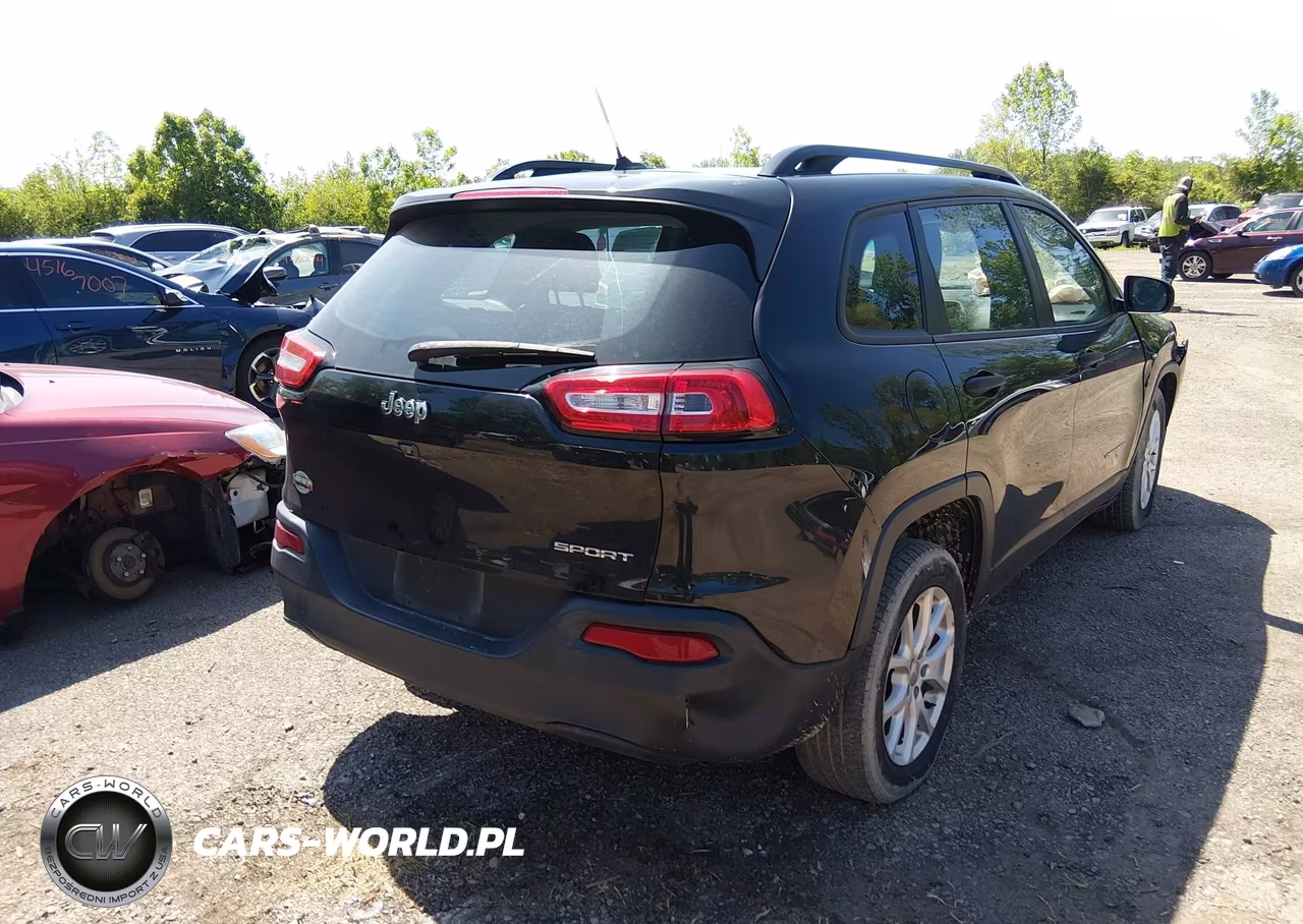 2015 Jeep Cherokee Sport VIN:1C4PJLAB4FW760564 - 4