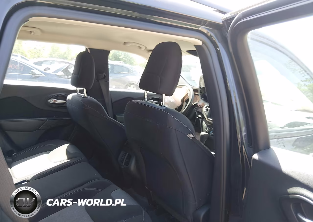 2015 Jeep Cherokee Sport VIN:1C4PJLAB4FW760564 - 8