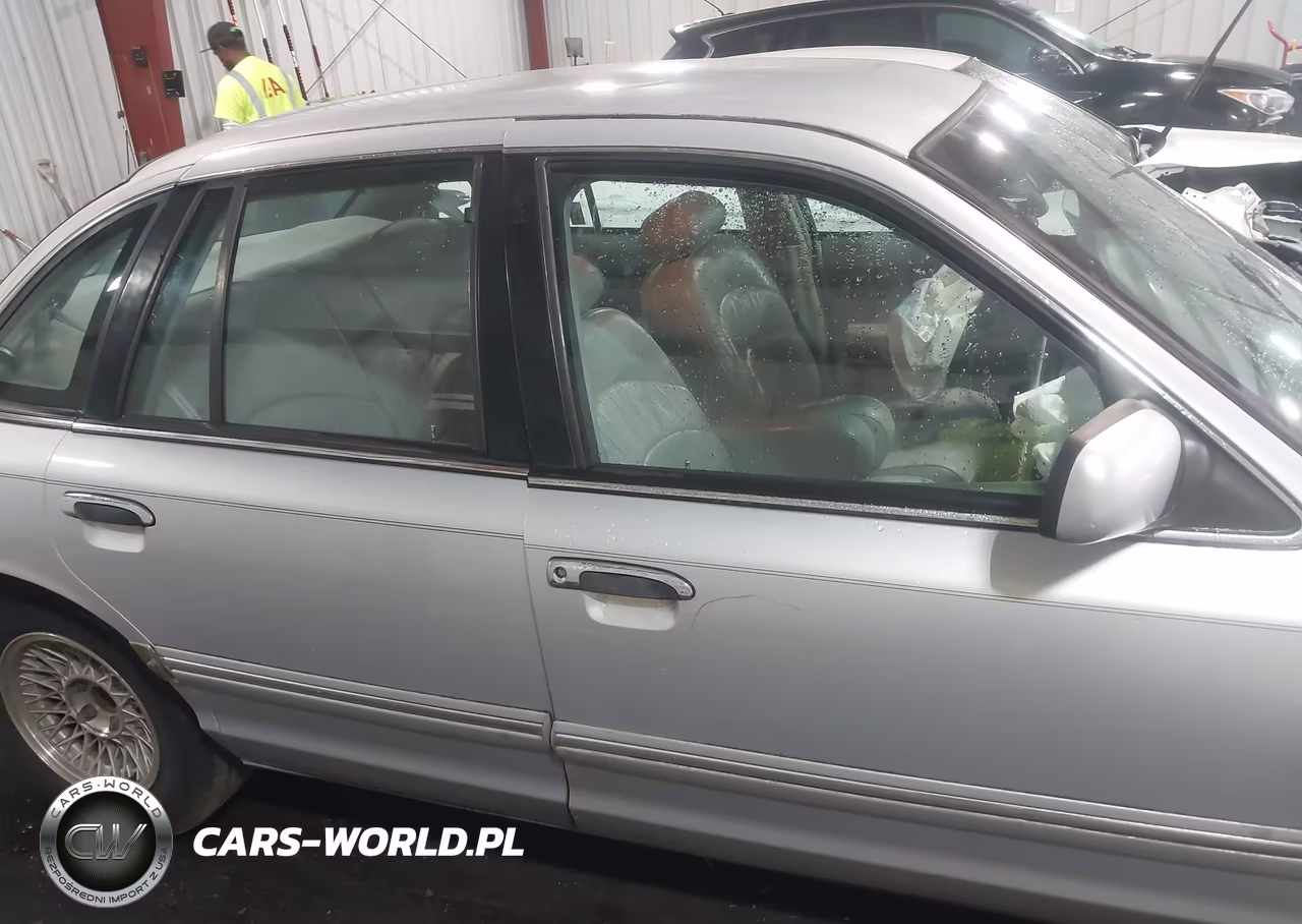 1997 Ford Crown Victoria Lx VIN:2FALP74W4VX220403 - 13