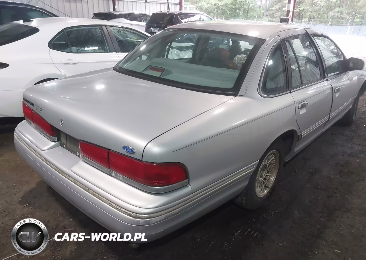1997 Ford Crown Victoria Lx VIN:2FALP74W4VX220403 - 4