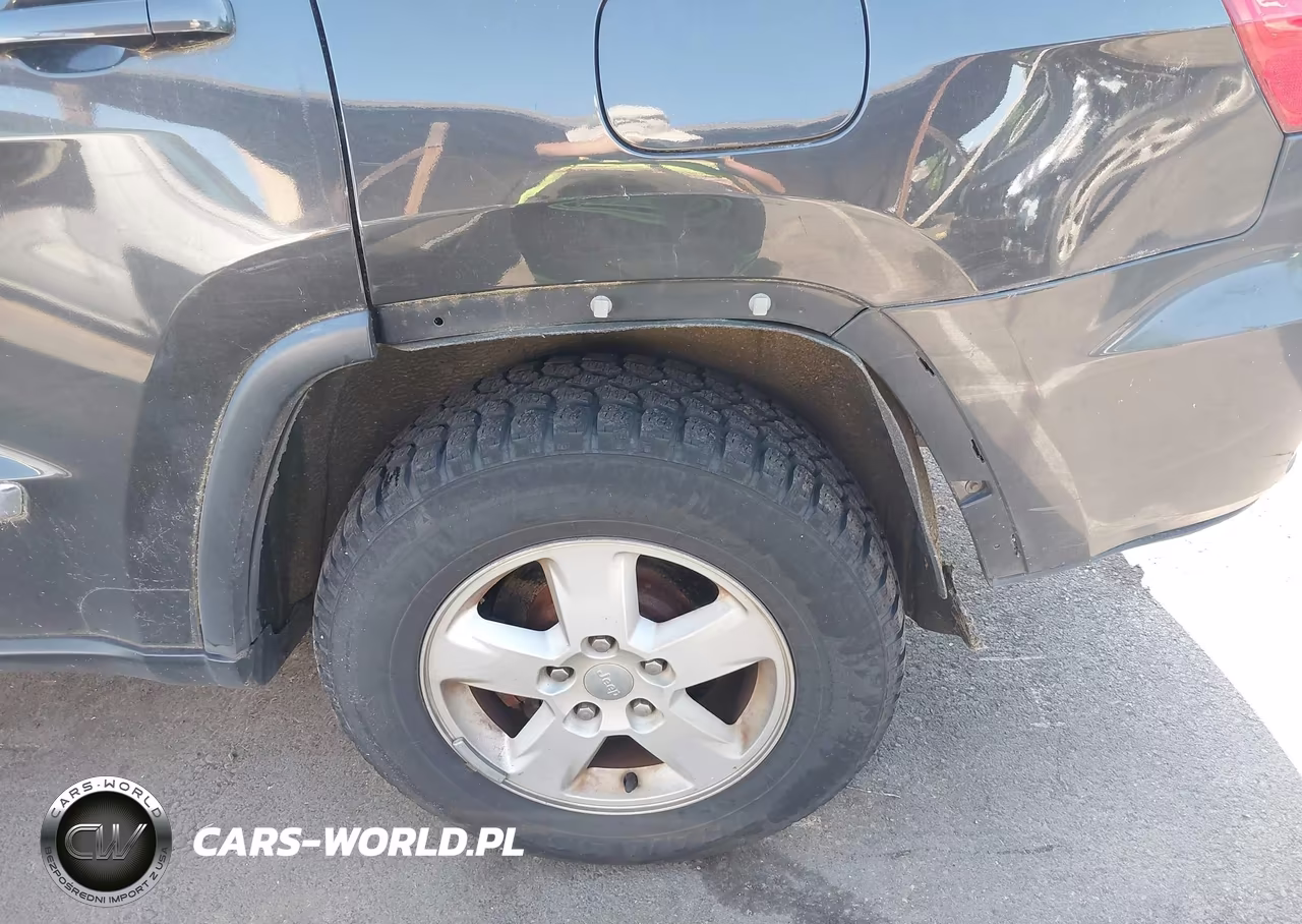 2011 Jeep Grand Cherokee Laredo VIN:1J4RR4GG6BC590126 - 15