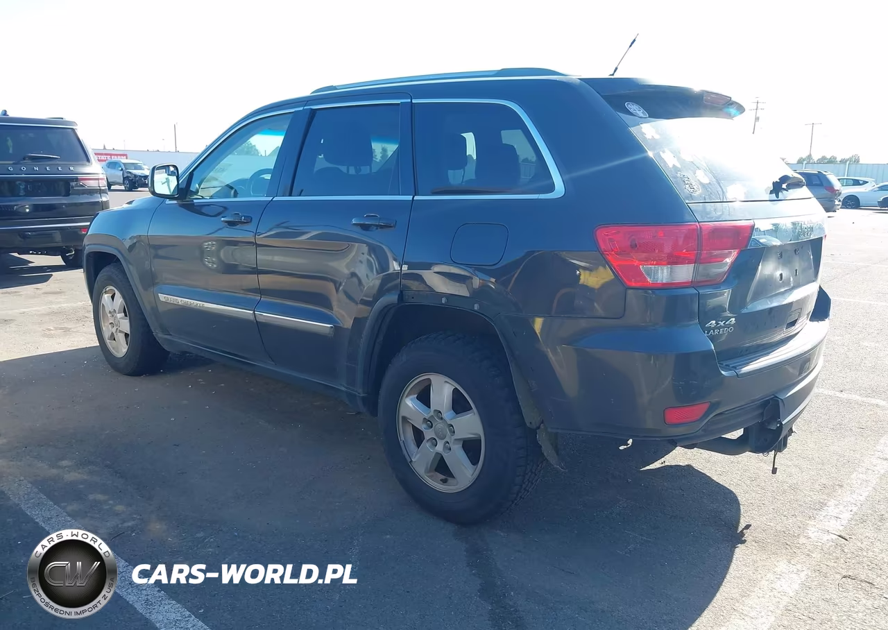2011 Jeep Grand Cherokee Laredo VIN:1J4RR4GG6BC590126 - 3