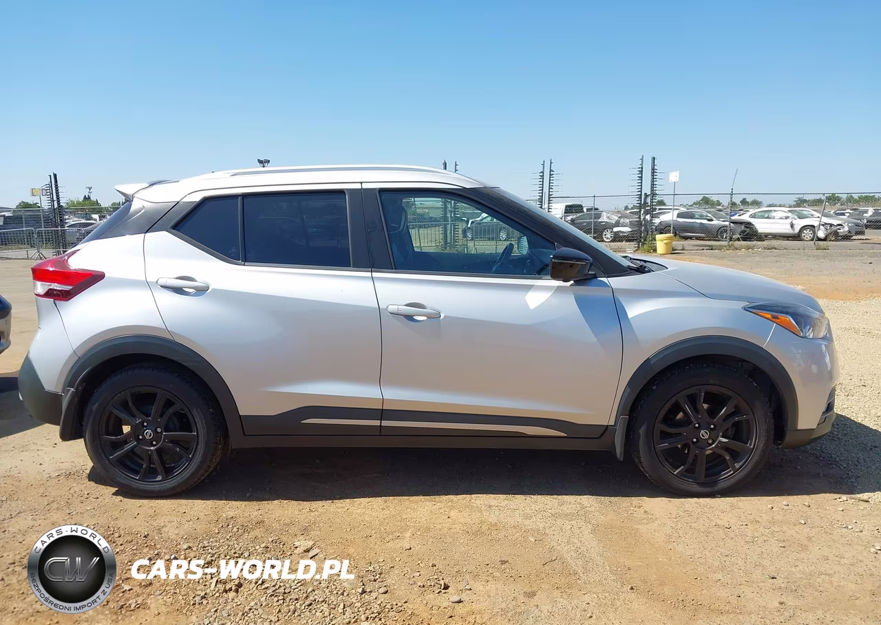 2019 Nissan Kicks Sr VIN:3N1CP5CU9KL494663 - 13