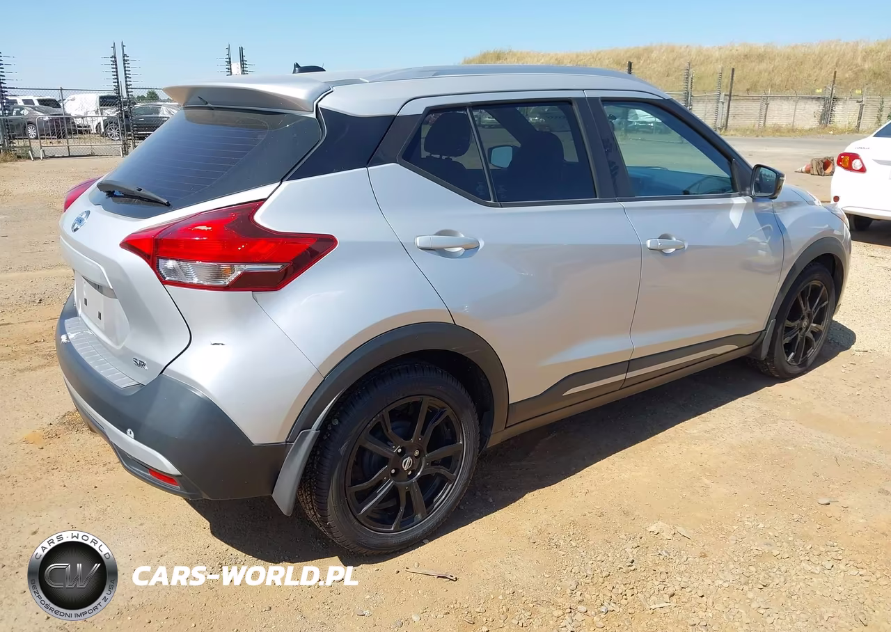 2019 Nissan Kicks Sr VIN:3N1CP5CU9KL494663 - 4
