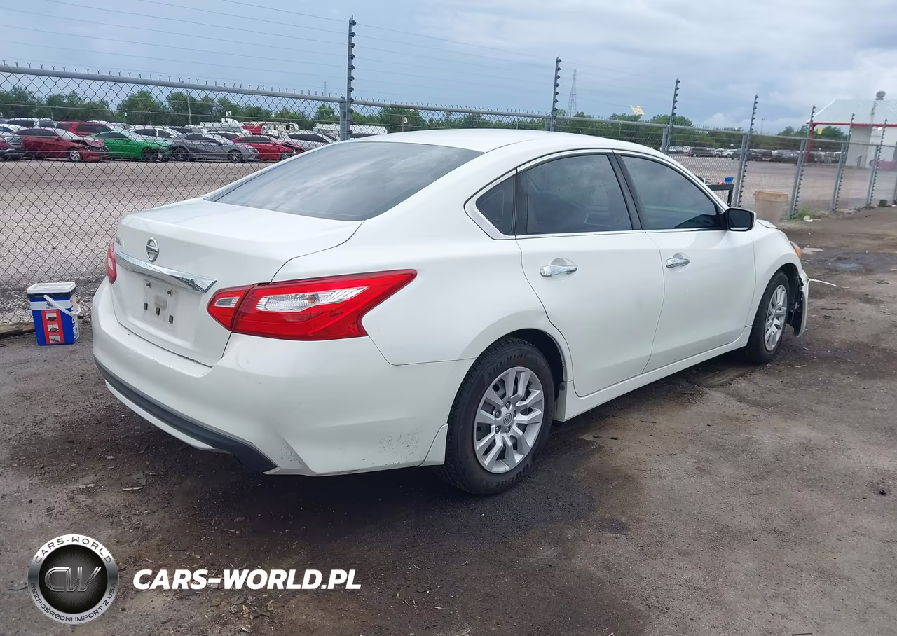 2017 Nissan Altima 2.5 S VIN:1N4AL3AP4HN312268 - 4