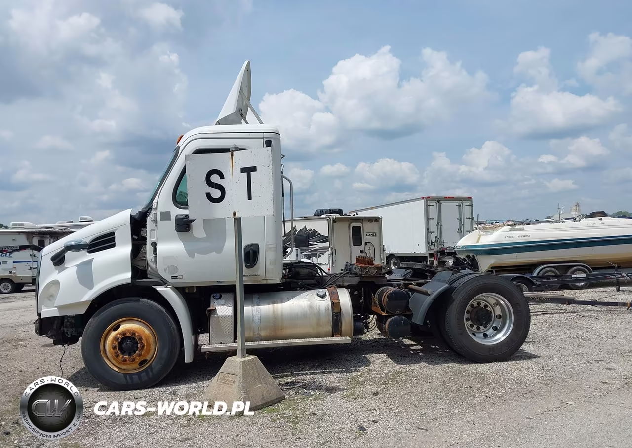 2012 Freightliner Cascadia 113 VIN:1FUBGADV2CSBS4923 - 16