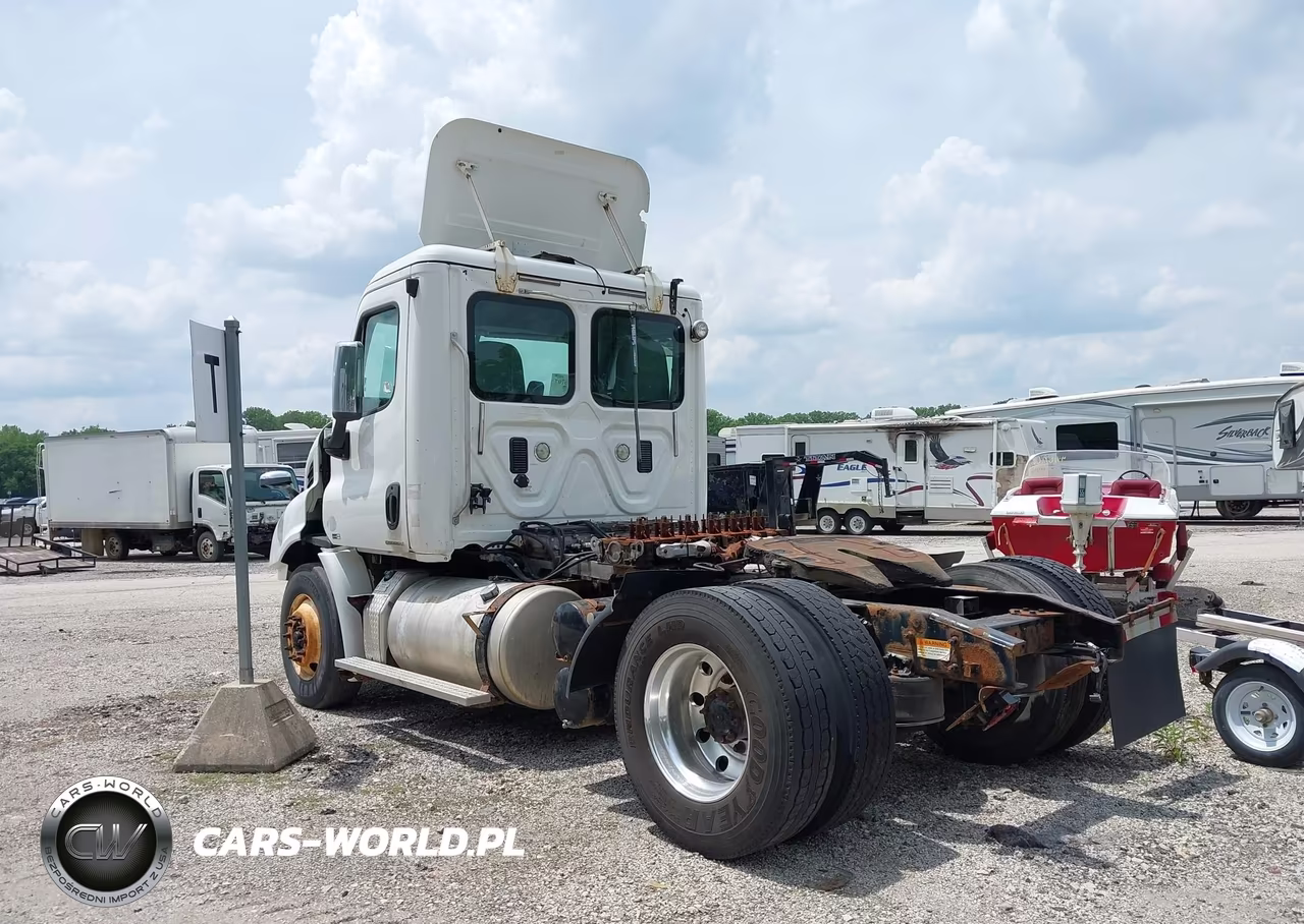 2012 Freightliner Cascadia 113 VIN:1FUBGADV2CSBS4923 - 3