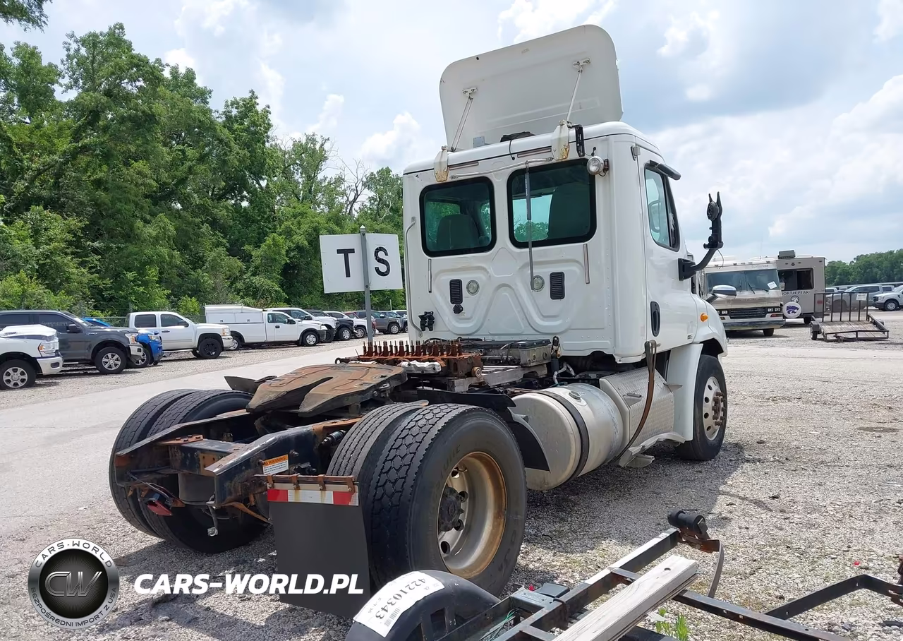 2012 Freightliner Cascadia 113 VIN:1FUBGADV2CSBS4923 - 4