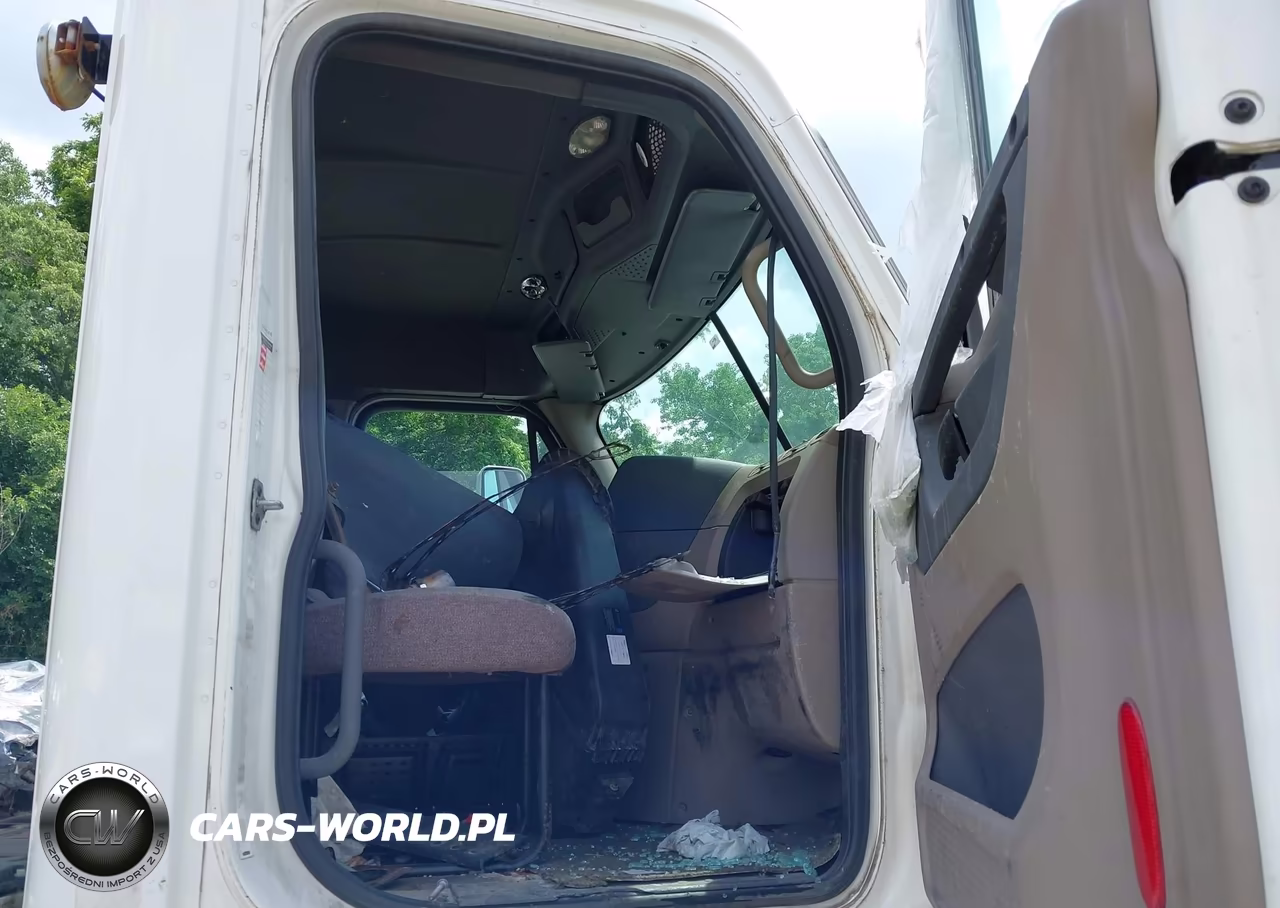 2012 Freightliner Cascadia 113 VIN:1FUBGADV2CSBS4923 - 7