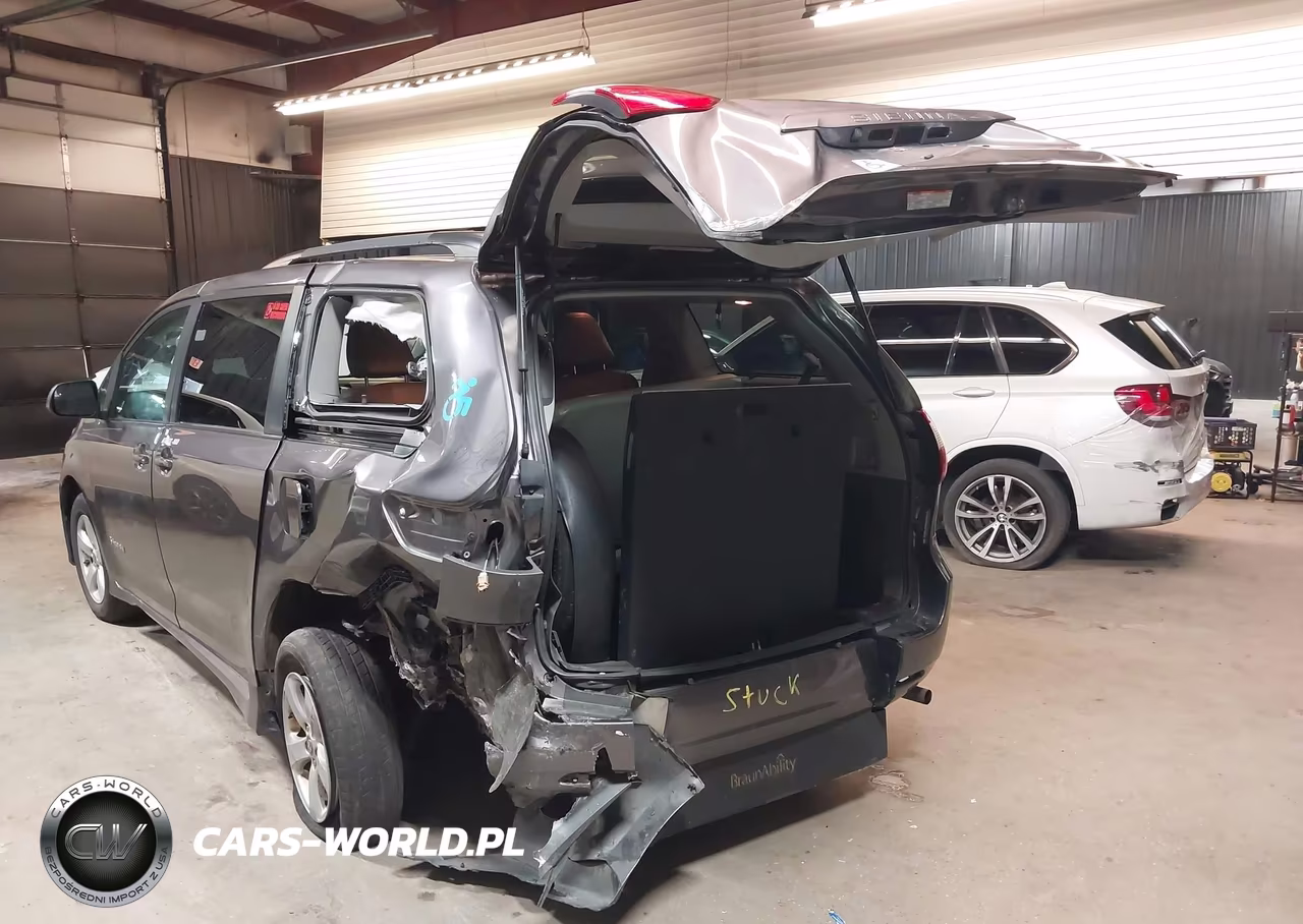 2020 Toyota Sienna Le VIN:5TDKZ3DC4LS087102 - 3