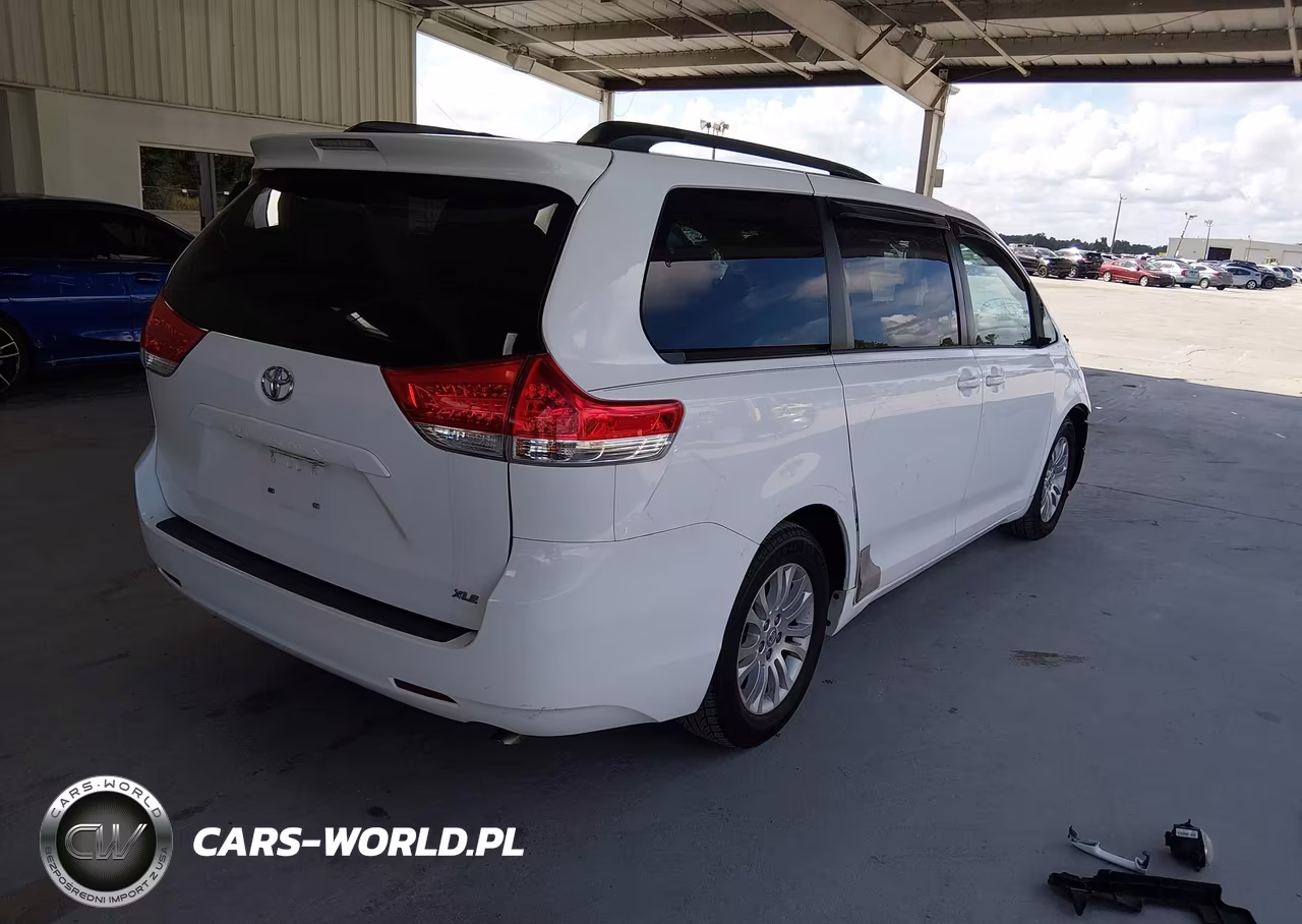 2012 Toyota Sienna Xle V6 8 Passenger VIN:5TDYK3DC4CS249602 - 4