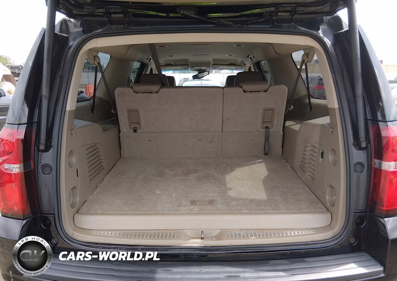 2018 Chevrolet Suburban Lt VIN:1GNSCHKC5JR362352 - 16