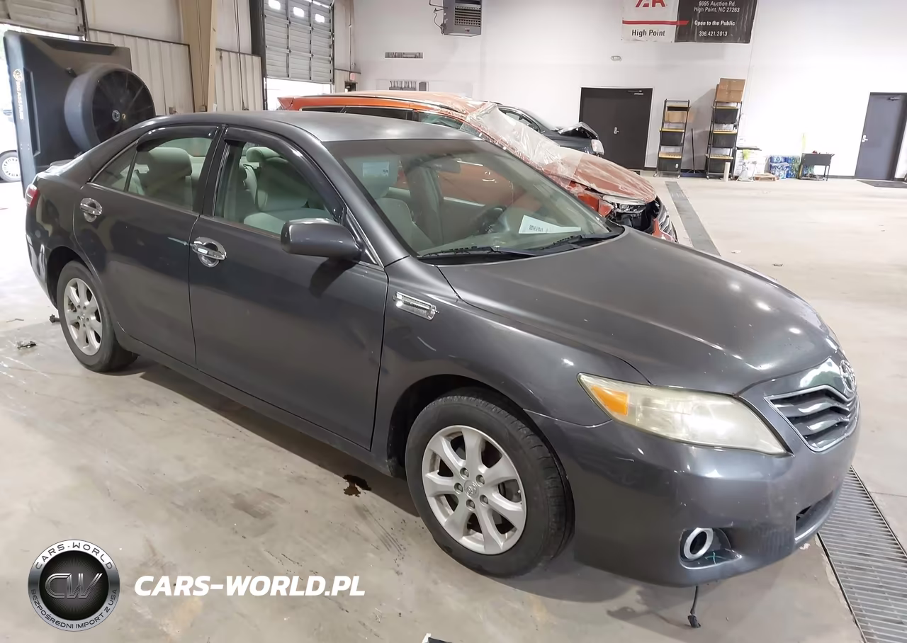 2011 Toyota Camry Le – zdjęcie 1 z 16