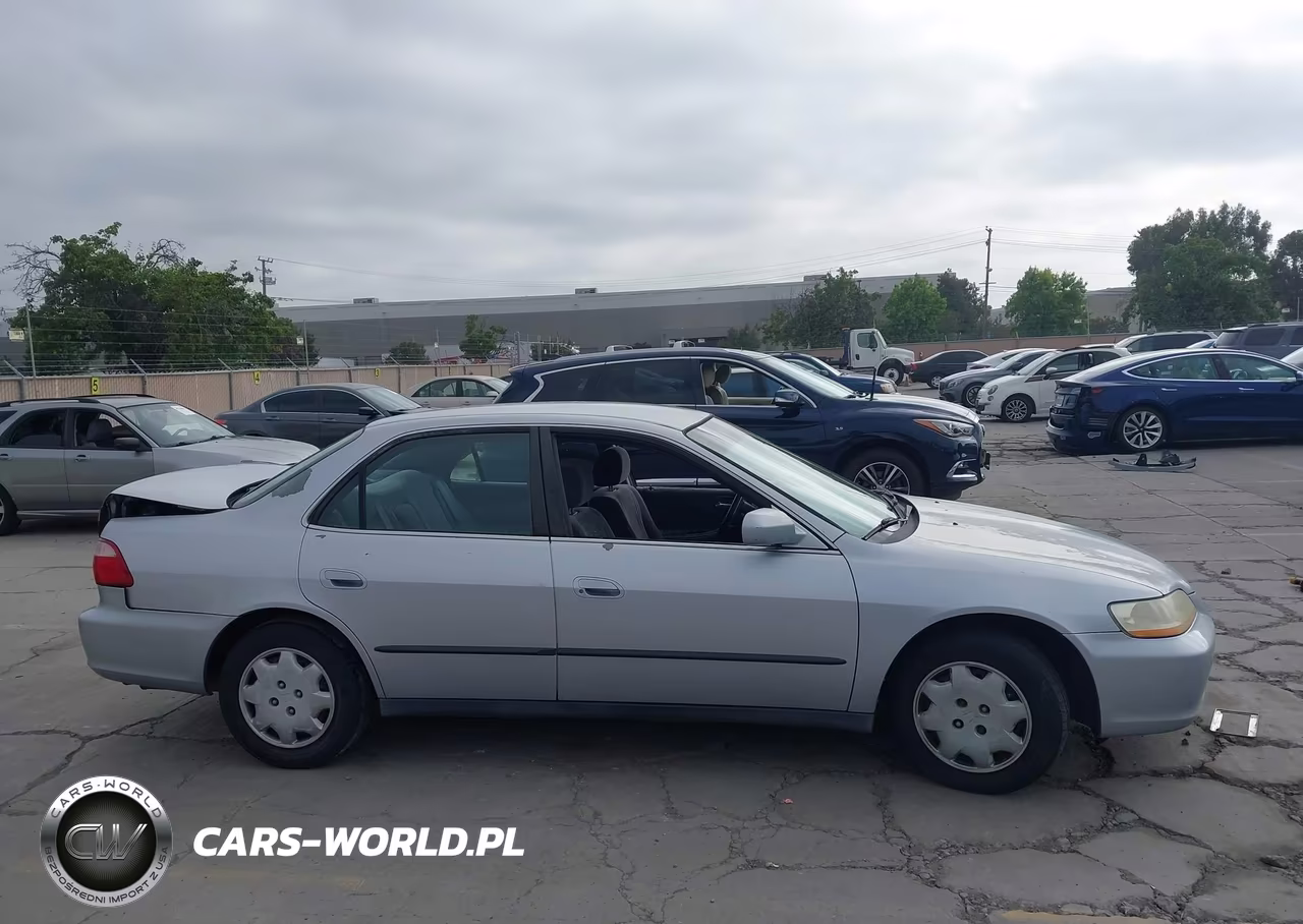 1998 Honda Accord Lx VIN:1HGCG5648WA210317 - 13