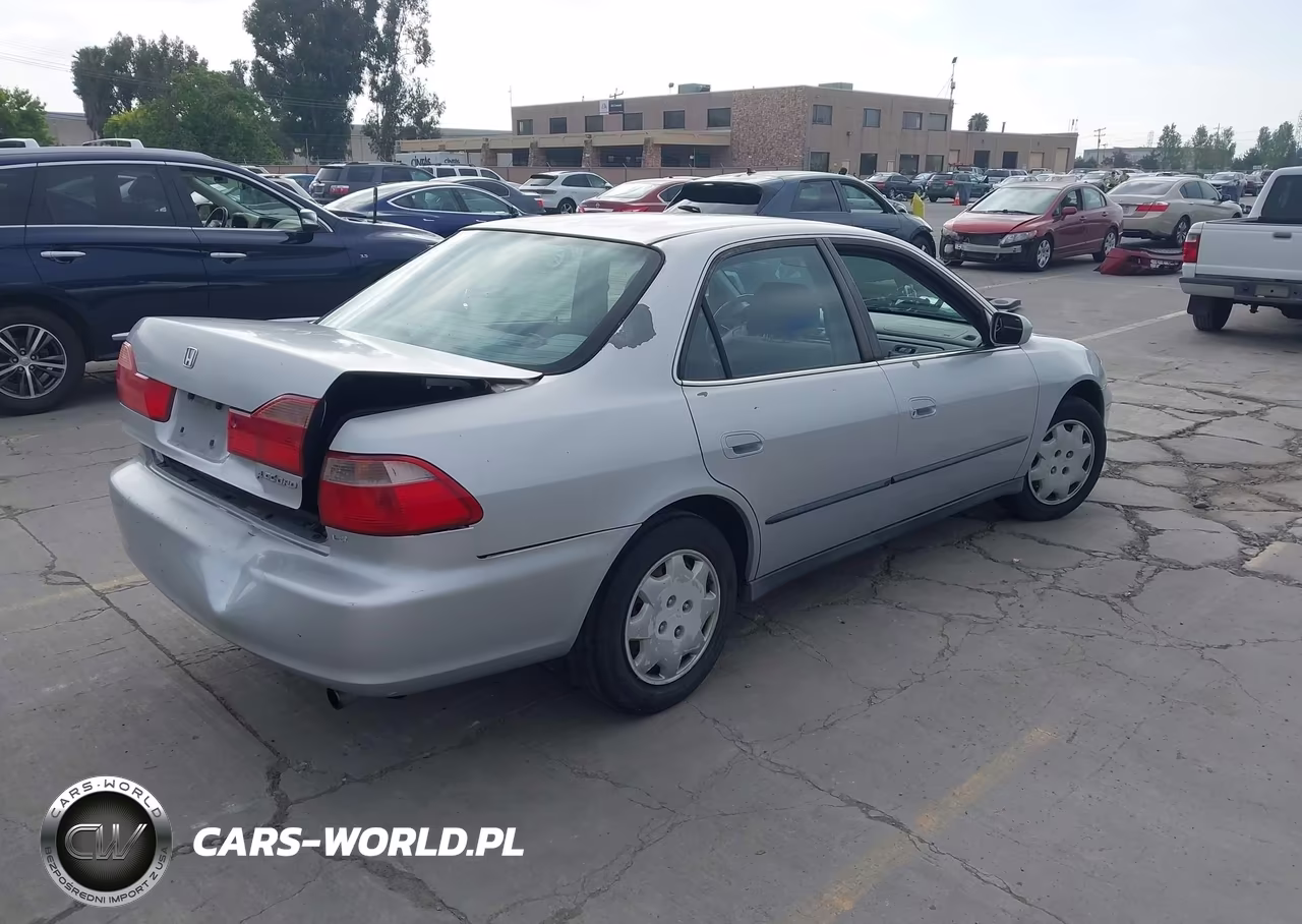 1998 Honda Accord Lx VIN:1HGCG5648WA210317 - 4