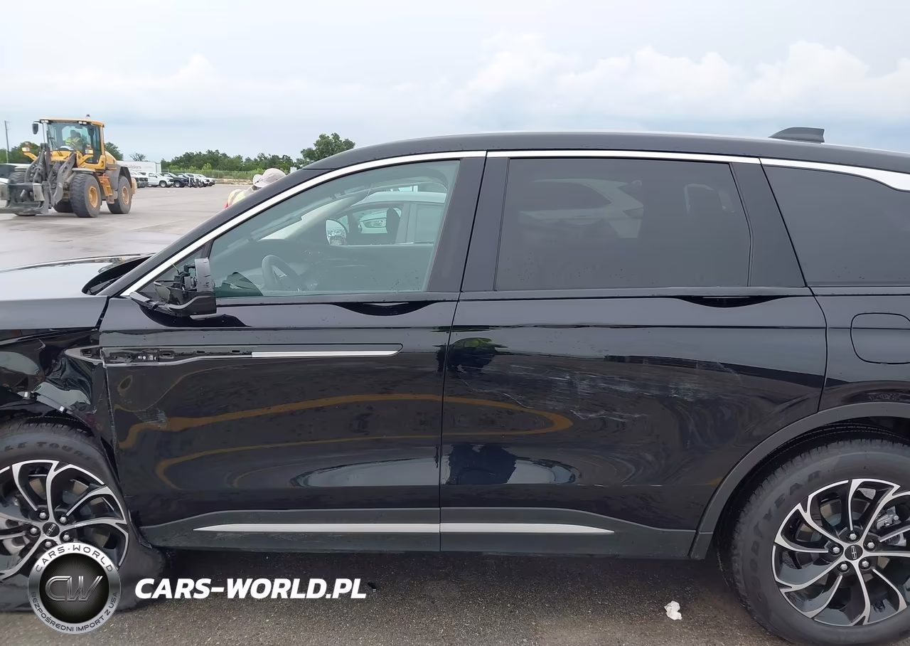 2026 Lincoln Nautilus Premiere VIN:5LMPJ8JA6TJ042018 - 17