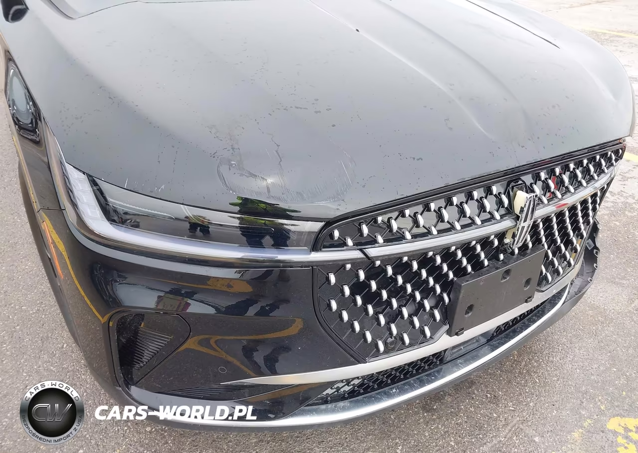 2026 Lincoln Nautilus Premiere VIN:5LMPJ8JA6TJ042018 - 19