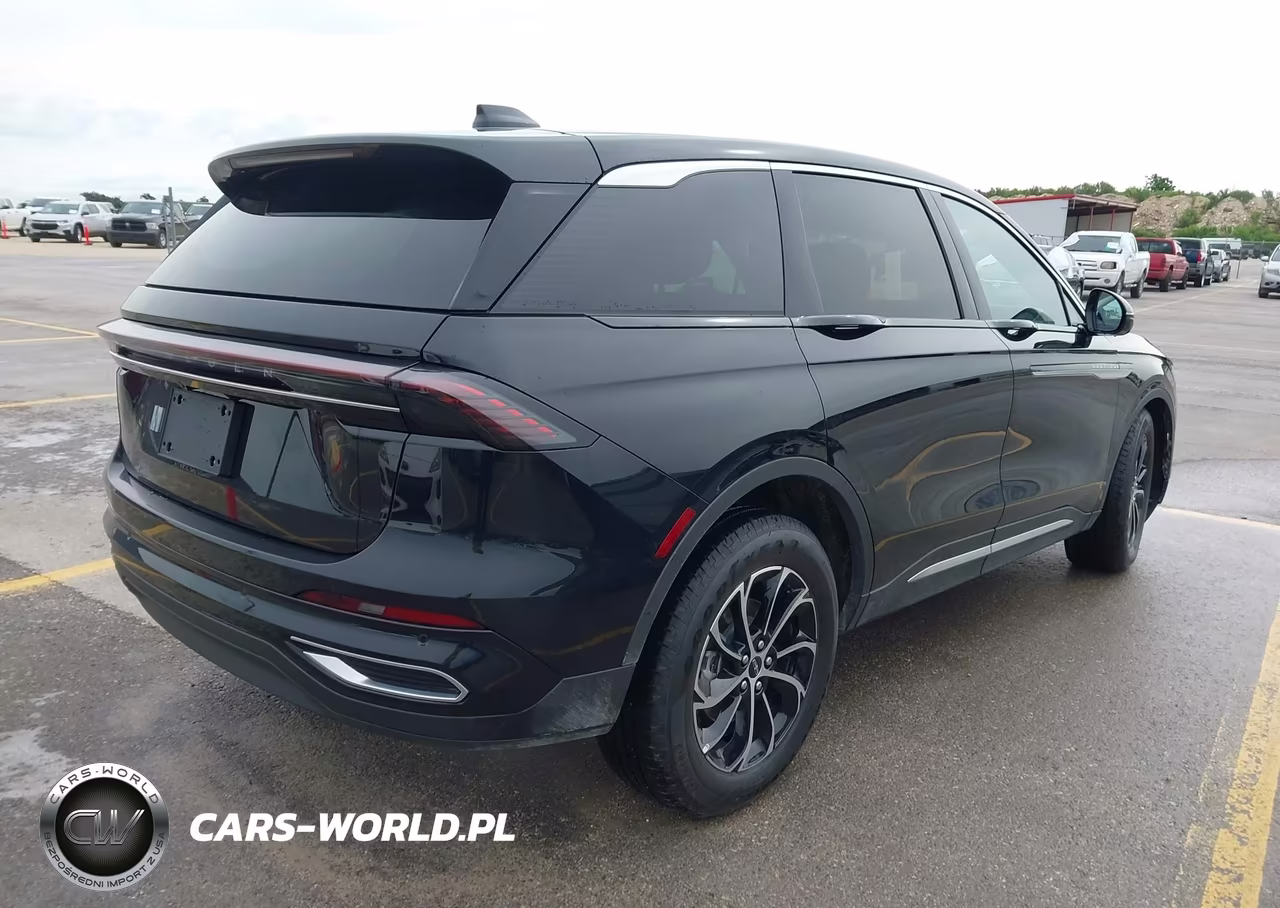 2026 Lincoln Nautilus Premiere VIN:5LMPJ8JA6TJ042018 - 4