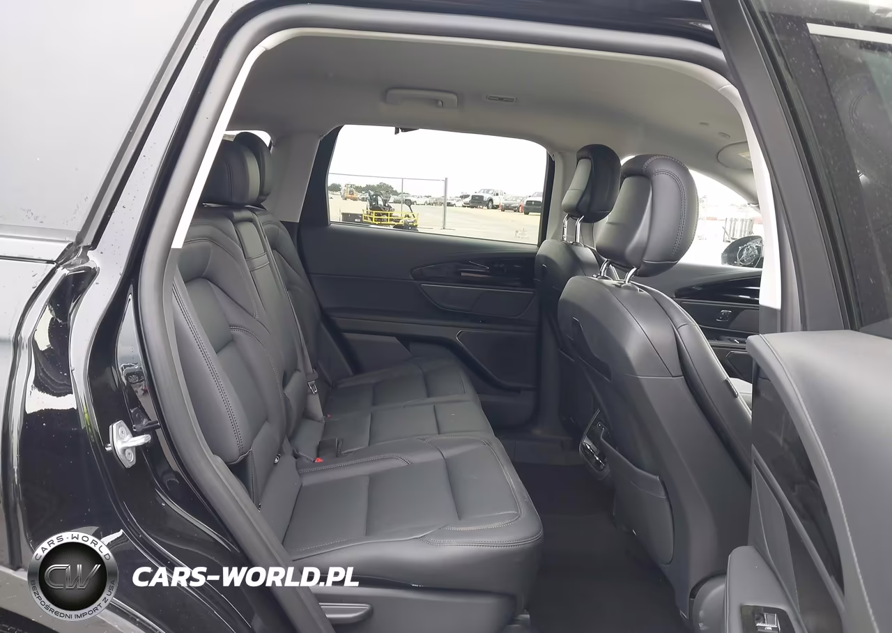 2026 Lincoln Nautilus Premiere VIN:5LMPJ8JA6TJ042018 - 8