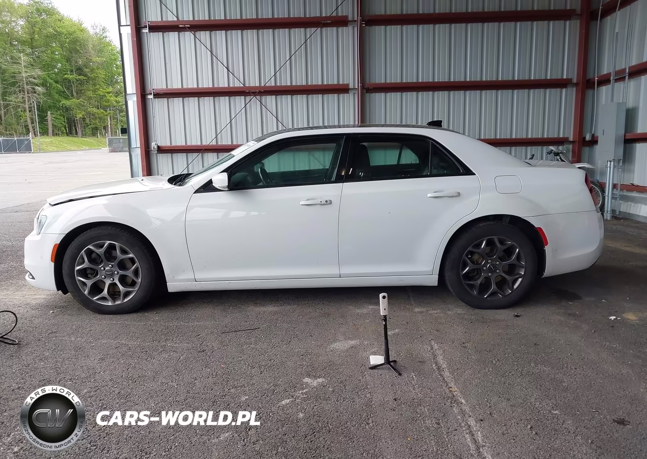 2016 Chrysler 300 300S VIN:2C3CCAGG2GH161912 - 14