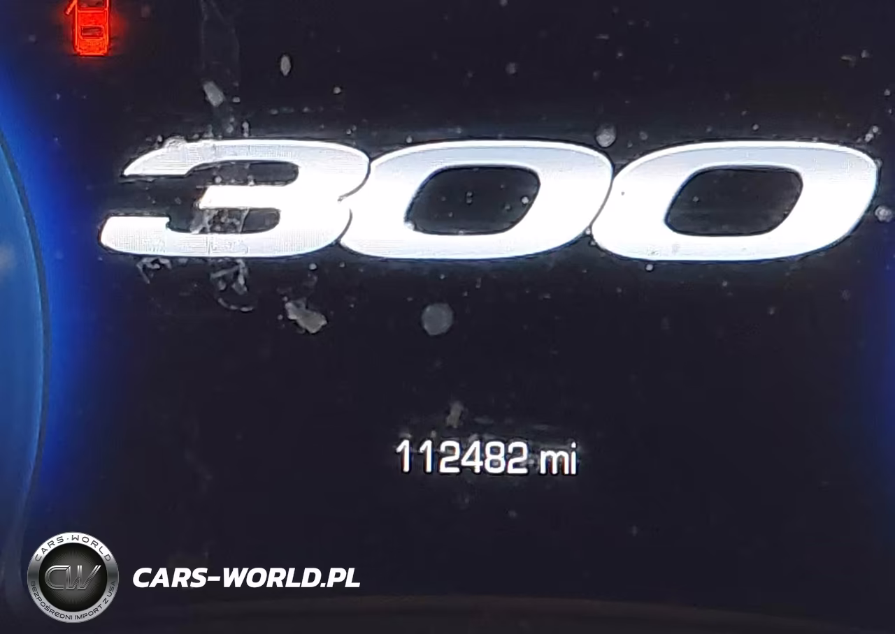 2016 Chrysler 300 300S VIN:2C3CCAGG2GH161912 - 15