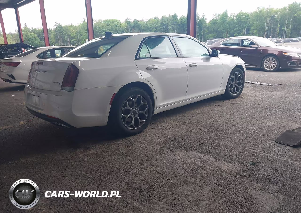 2016 Chrysler 300 300S VIN:2C3CCAGG2GH161912 - 4