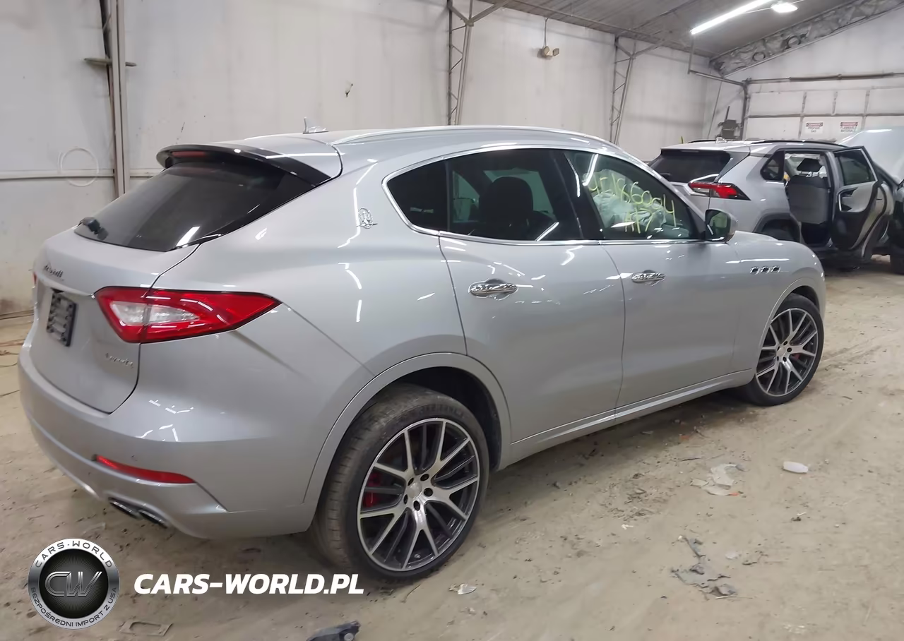 2017 Maserati Levante S VIN:ZN661YUL8HX252137 - 4
