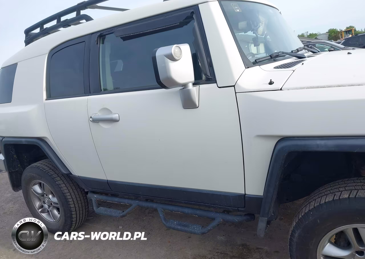 2011 Toyota Fj Cruiser VIN:JTEBU4BF9BK100882 - 13