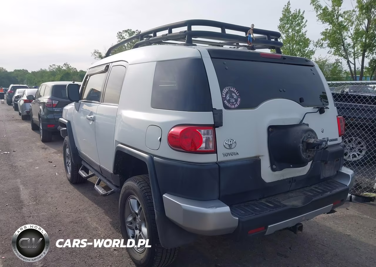 2011 Toyota Fj Cruiser VIN:JTEBU4BF9BK100882 - 3