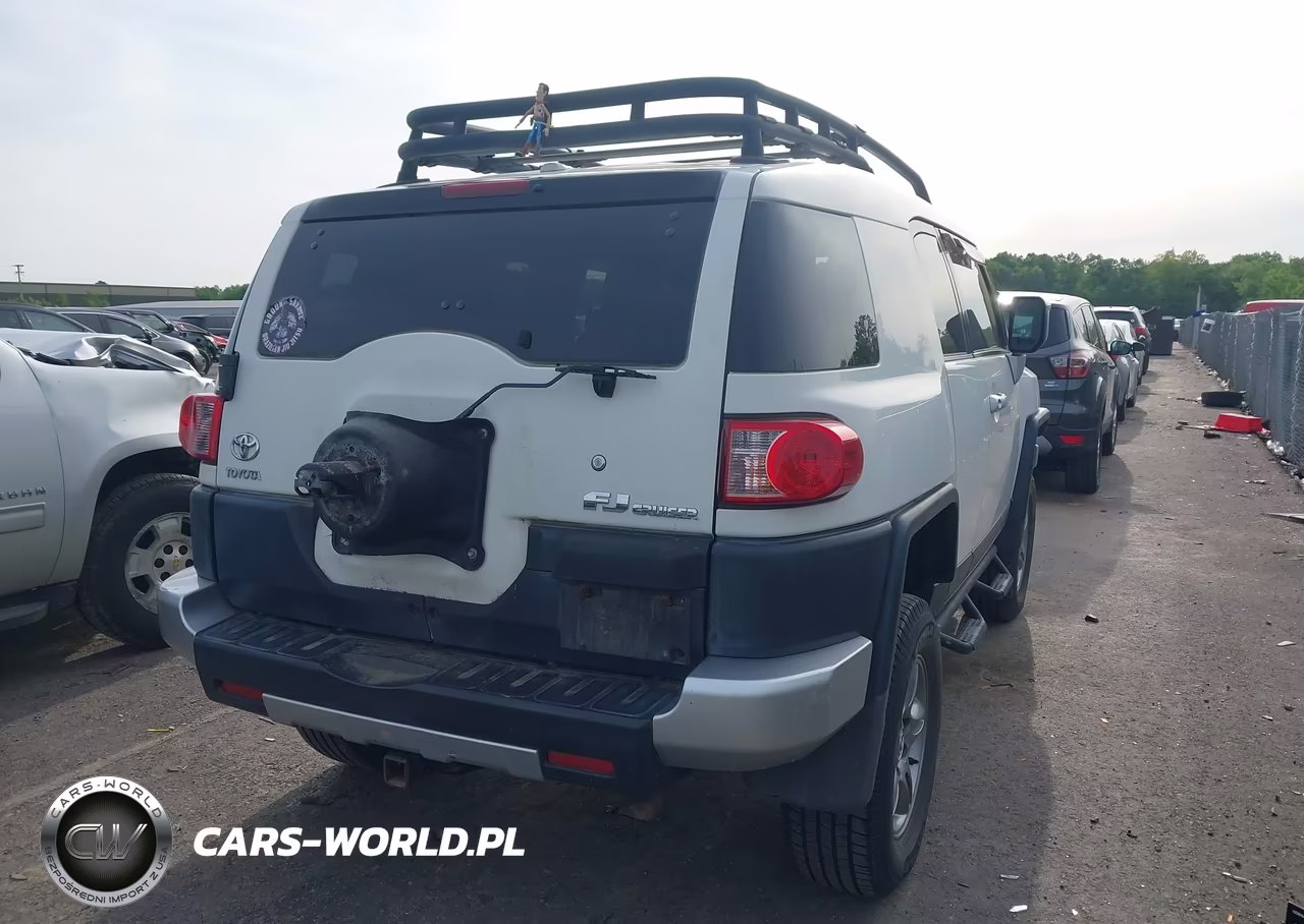2011 Toyota Fj Cruiser VIN:JTEBU4BF9BK100882 - 4