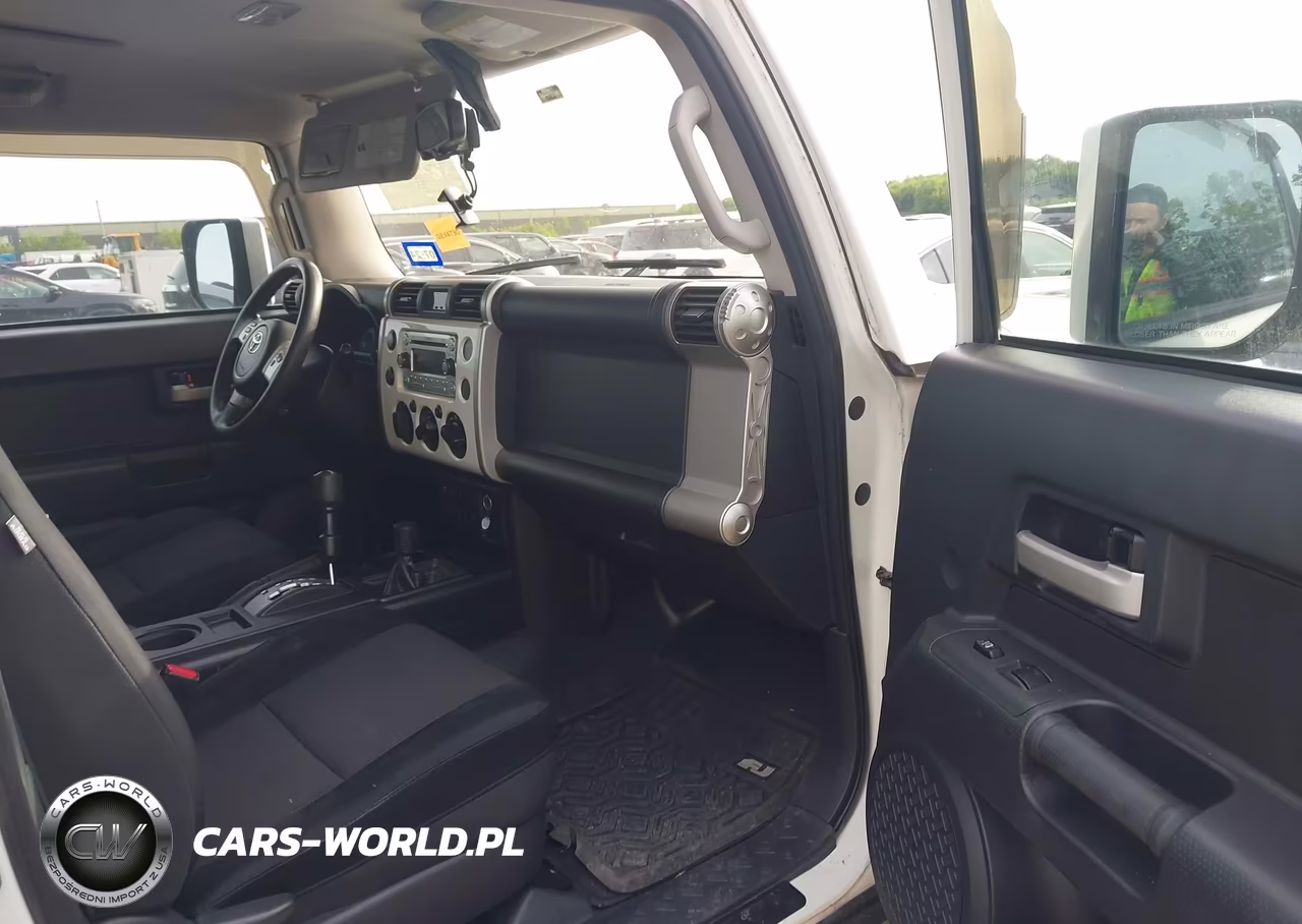 2011 Toyota Fj Cruiser VIN:JTEBU4BF9BK100882 - 5