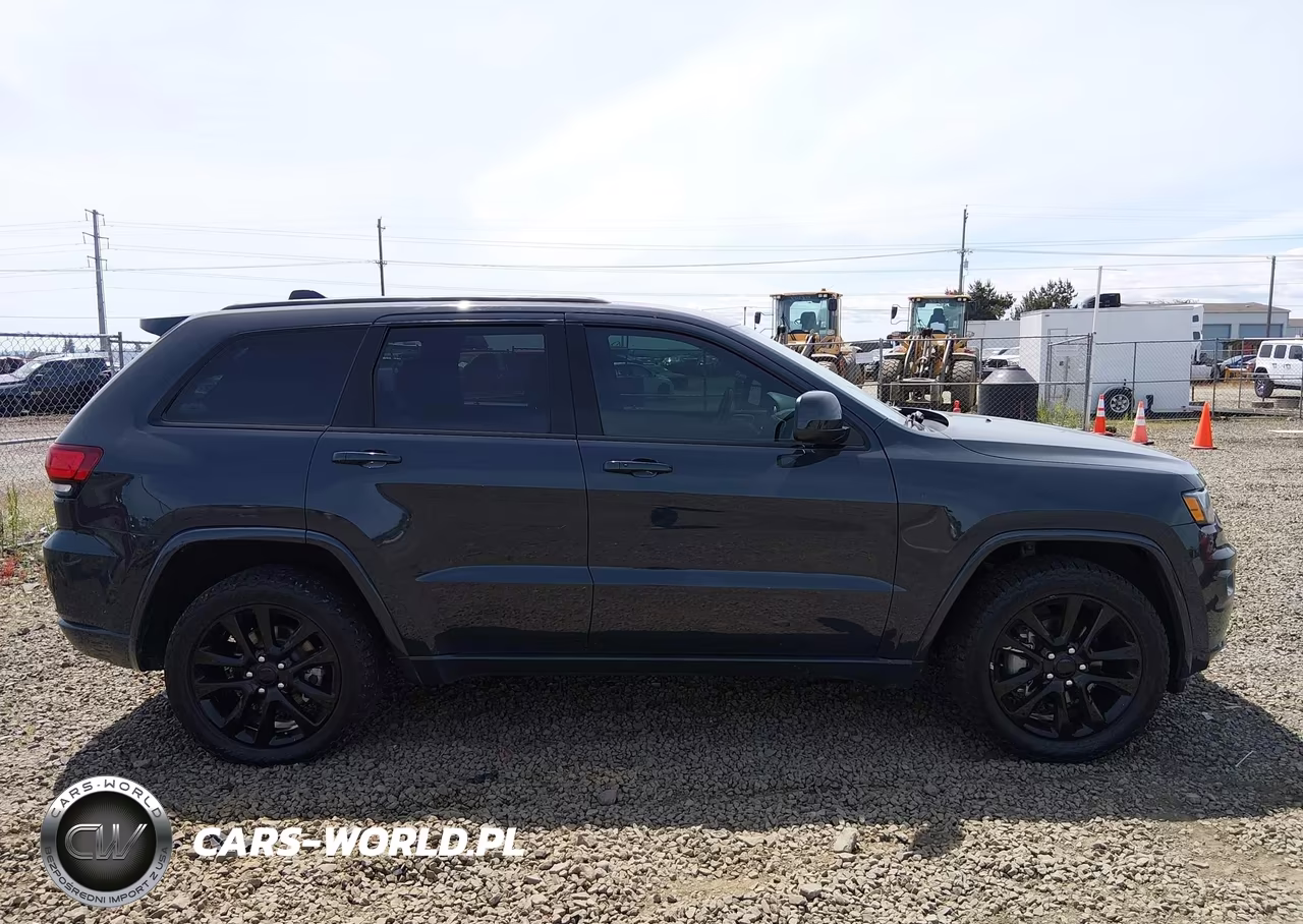 2018 Jeep Grand Cherokee Altitude 4X4 VIN:1C4RJFAG0JC299136 - 14