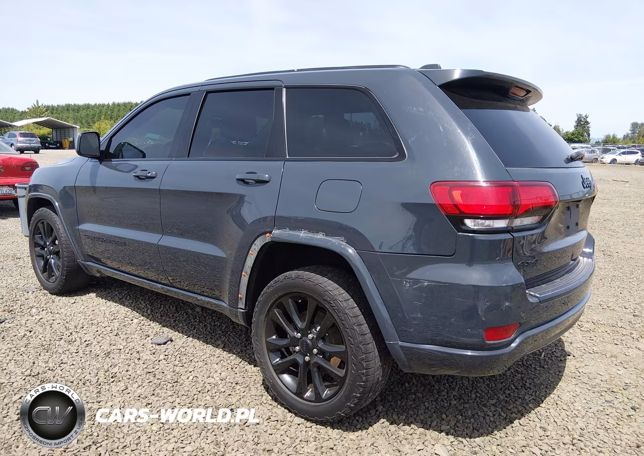 2018 Jeep Grand Cherokee Altitude 4X4 VIN:1C4RJFAG0JC299136 - 3