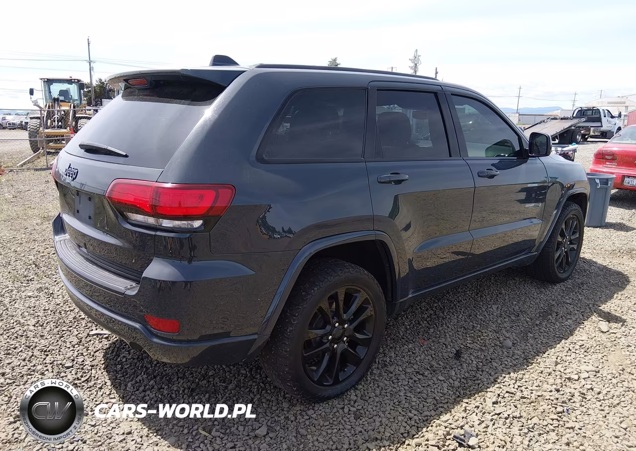 2018 Jeep Grand Cherokee Altitude 4X4 VIN:1C4RJFAG0JC299136 - 4