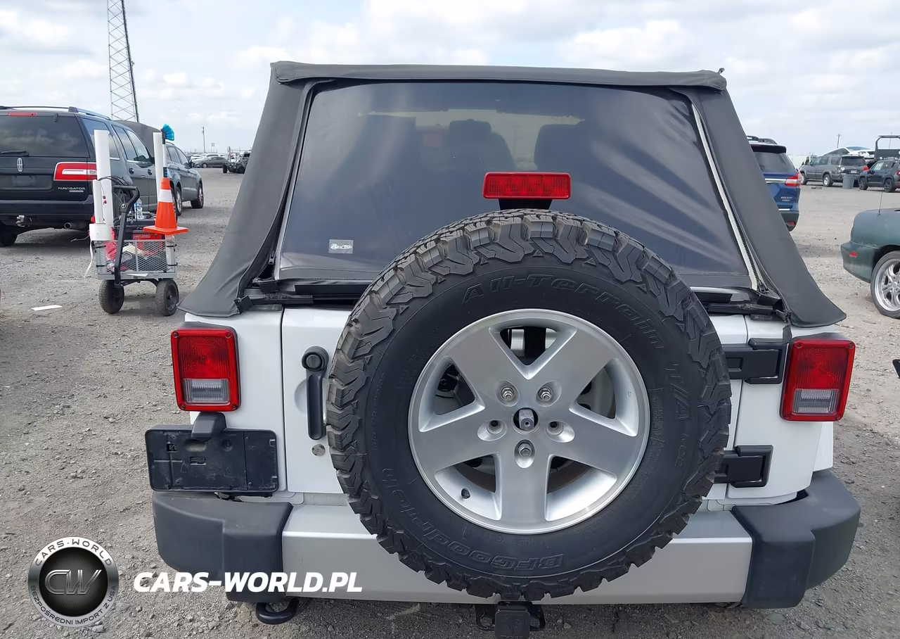 2011 Jeep Wrangler Unlimited Sahara VIN:1J4BA5H11BL627186 - 16