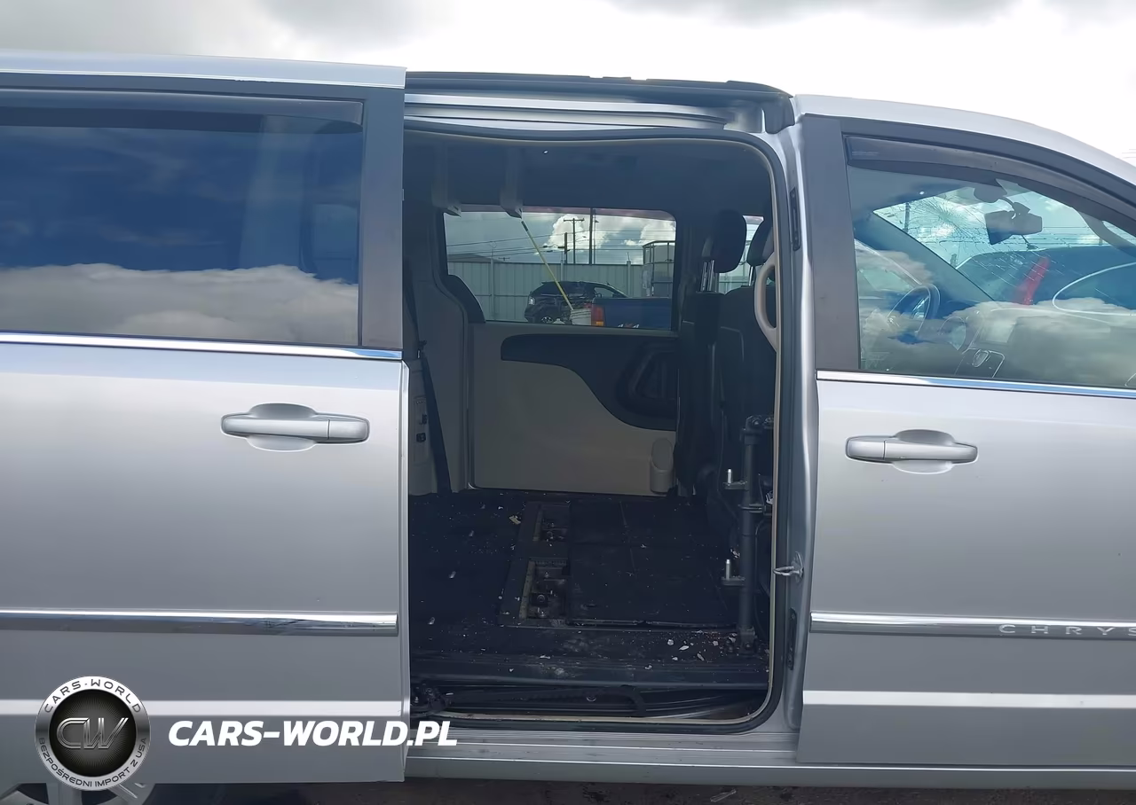 2011 Chrysler Town & Country Touring VIN:2A4RR5DG8BR723468 - 8