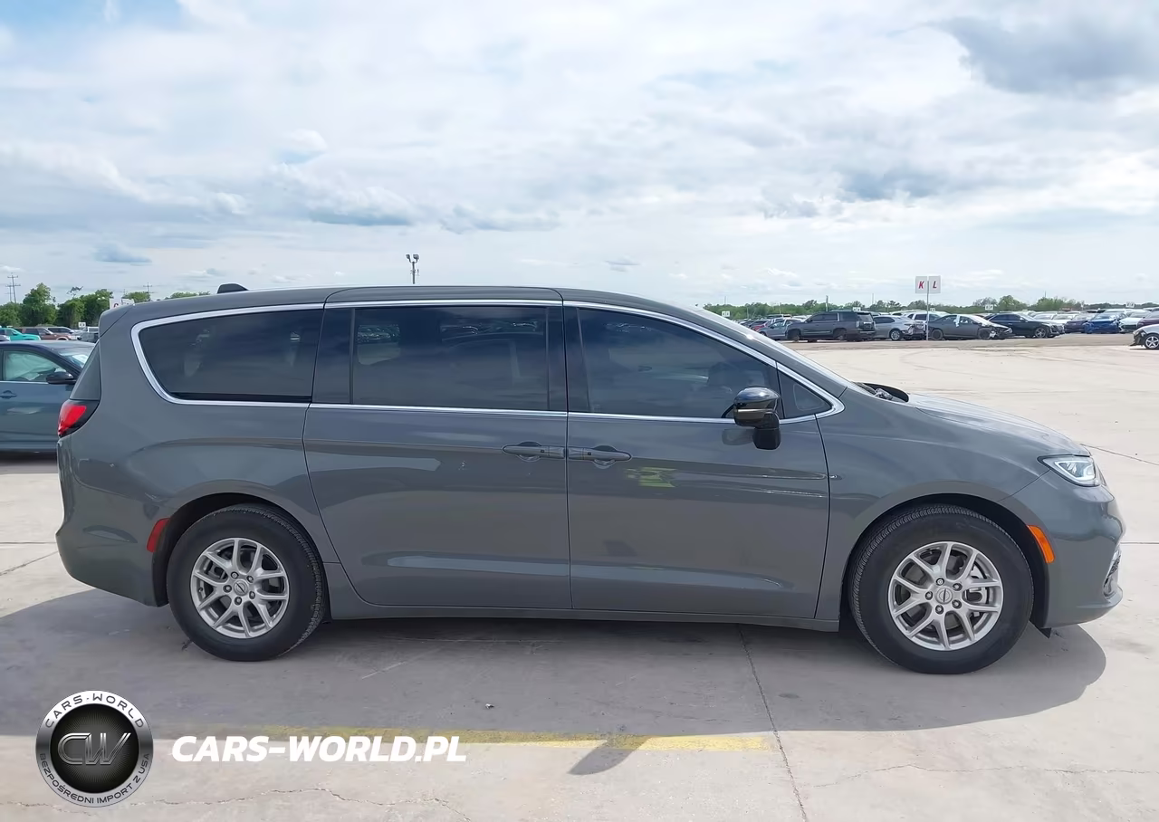 2025 Chrysler Pacifica Select VIN:2C4RC1BG0SR558096 - 13