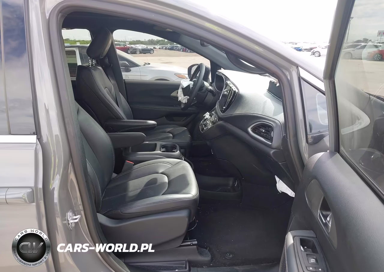 2025 Chrysler Pacifica Select VIN:2C4RC1BG0SR558096 - 5