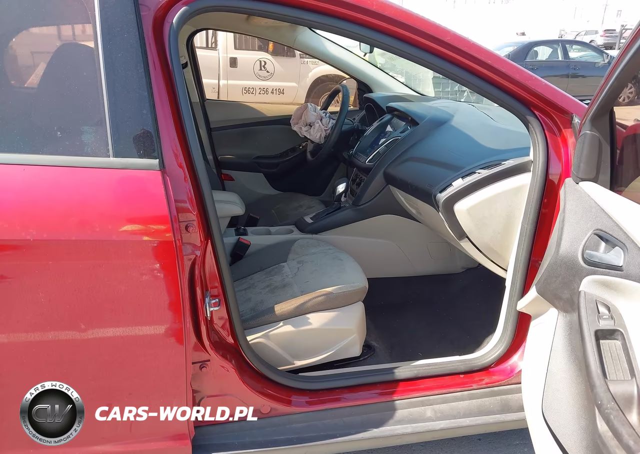 2014 Ford Focus Se VIN:1FADP3K21EL399445 - 5
