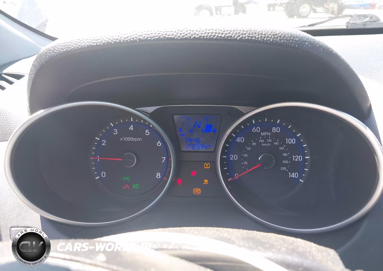 2015 Hyundai Tucson Limited VIN:KM8JUCAG3FU984246 - 7