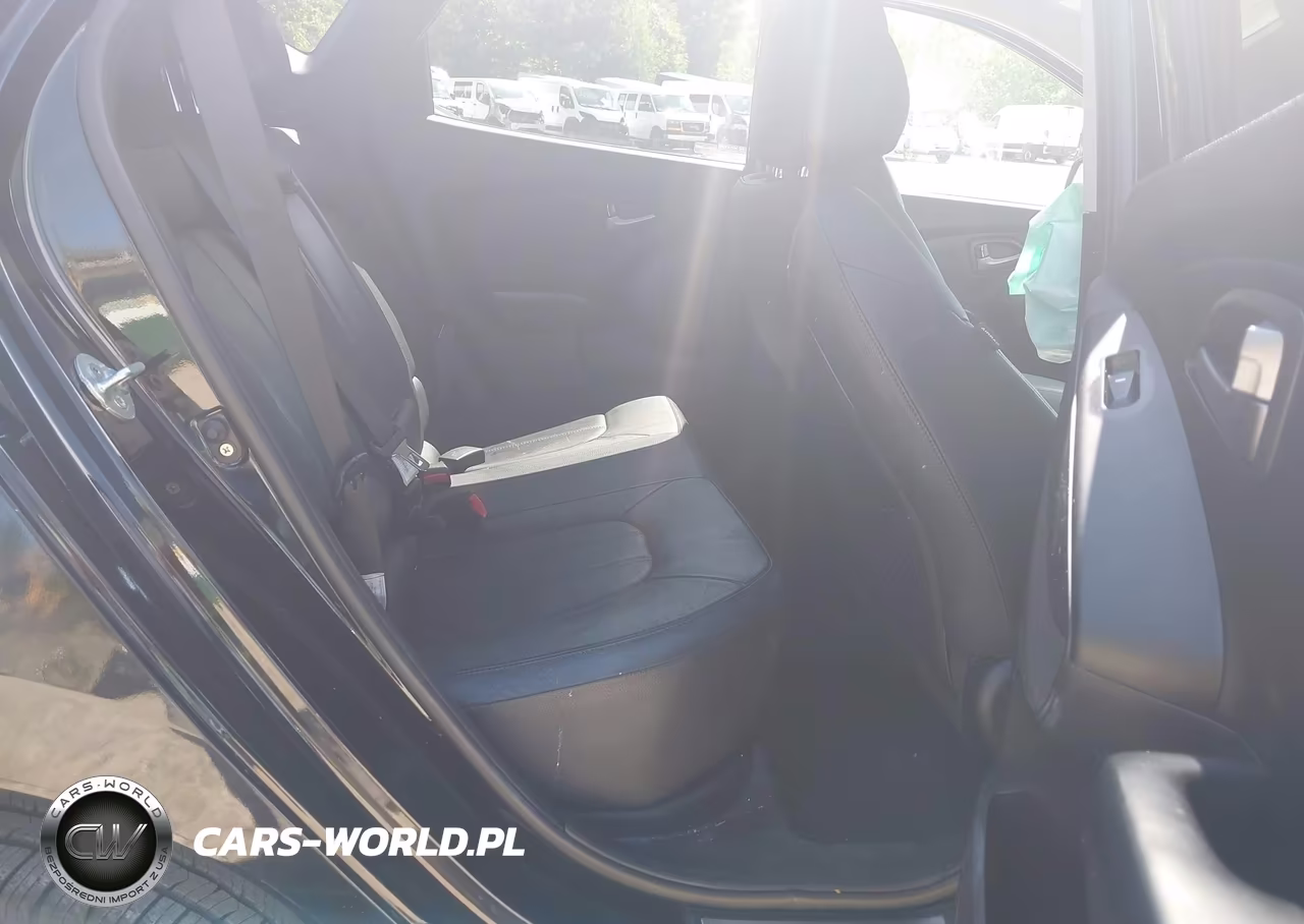 2015 Hyundai Tucson Limited VIN:KM8JUCAG3FU984246 - 8