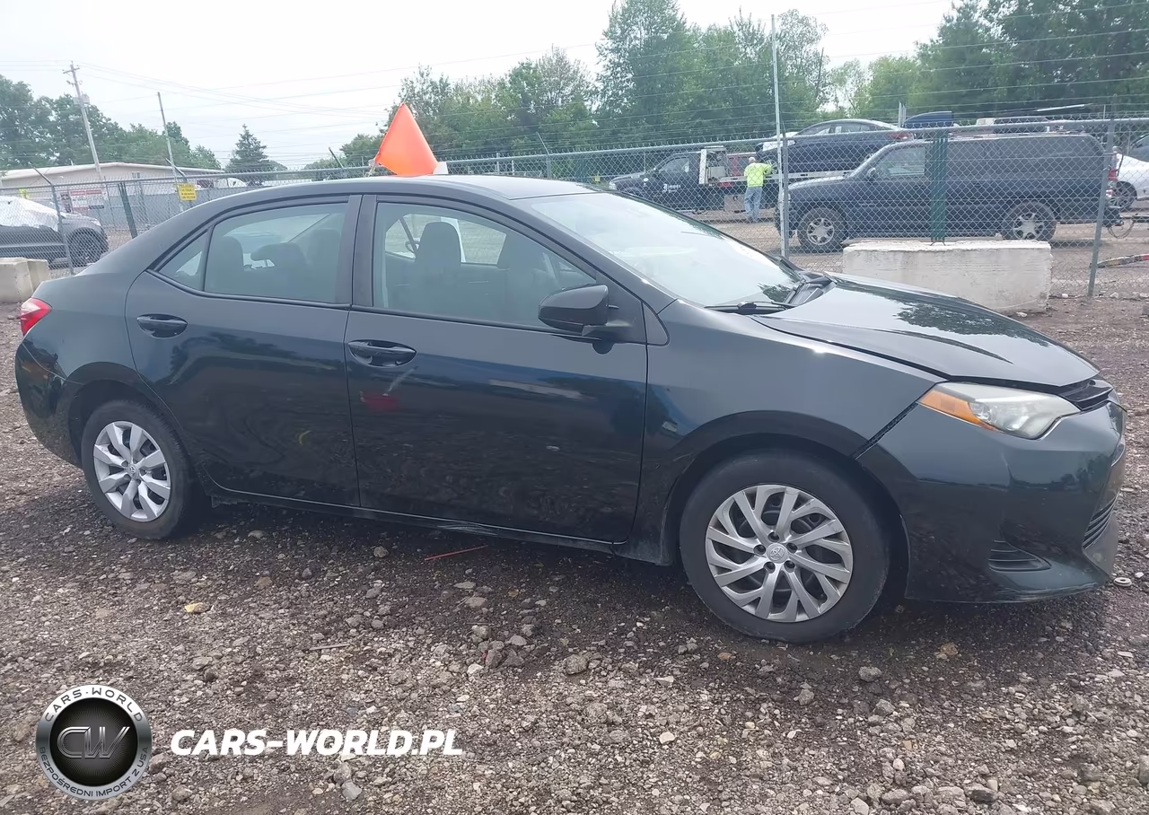 2018 Toyota Corolla Le VIN:2T1BURHE7JC098839 - 13